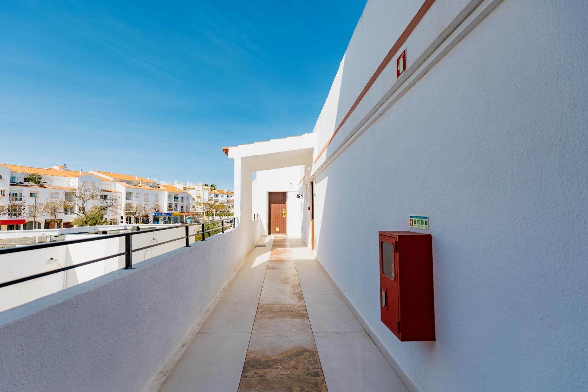 Magna Oura Hotel Albufeira Exterior photo